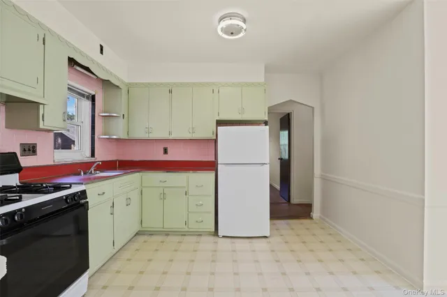 $750,000 | 5926 Spencer Avenue | North Riverdale