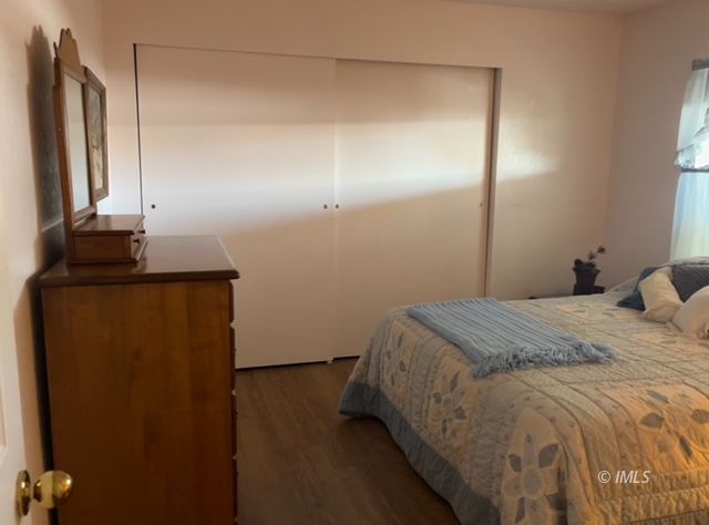 2263 Darby Avenue Bishop, CA 93514 - Photo 13 of 23 a bedroom with a bed and a mirror