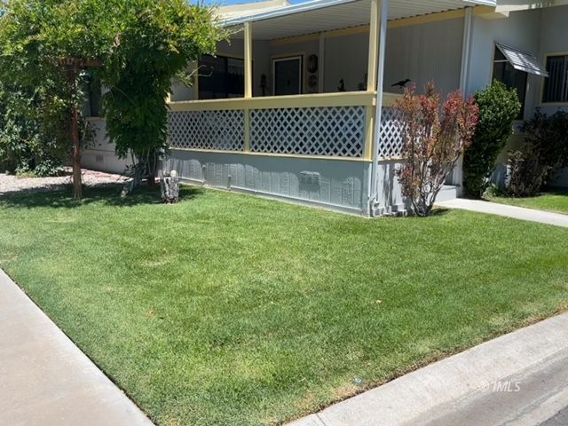 2263 Darby Avenue Bishop, CA 93514 - Photo 3 of 23 a view of a house with a yard
