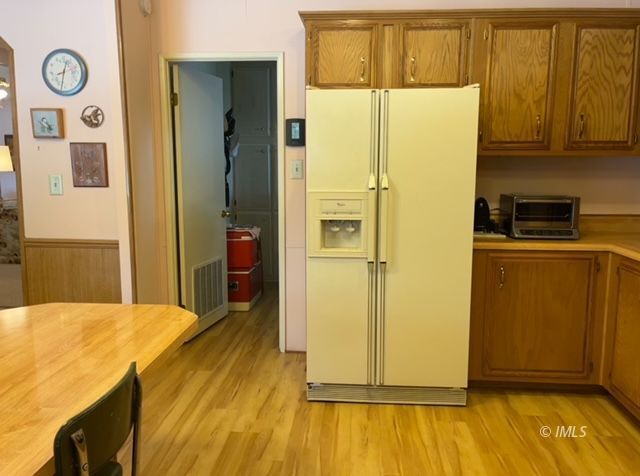 2263 Darby Avenue Bishop, CA 93514 - Photo 4 of 23 a kitchen with a refrigerator and a stove