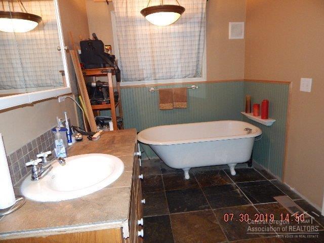 52116 Foxtail Road La Pine, OR 97739 - Photo 15 of 18 Another view of the master bathroom.