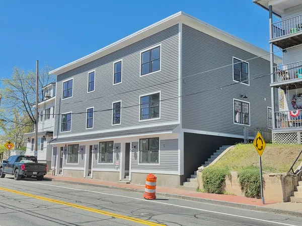 $2,700 | 1965-1967 Smith Street, Unit 2R, North Providence, RI 02911