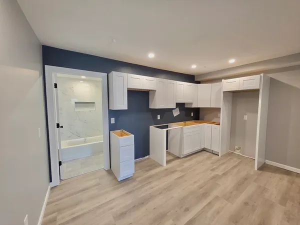 $2,800 | 1965-1967 Smith Street, Unit 2R, North Providence, RI 02911