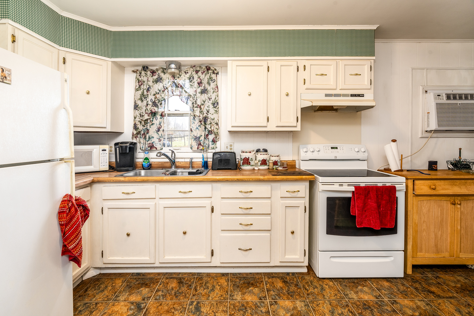 306 White Street Creal Springs, IL 62922 - Photo 8 of 36 a kitchen with stainless steel appliances granite countertop a sink and a stove