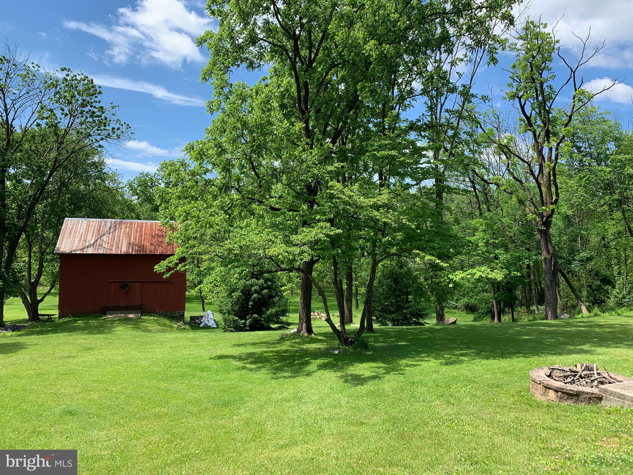 159 Crest Road Newtown, PA 18940 - Photo 3 of 36