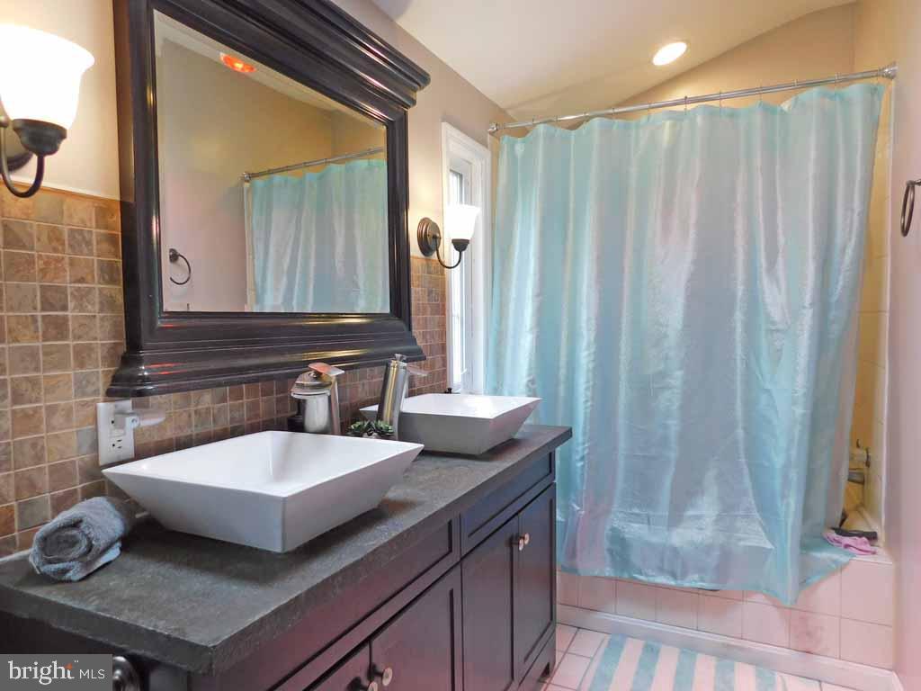 159 Crest Road Newtown, PA 18940 - Photo 31 of 36
