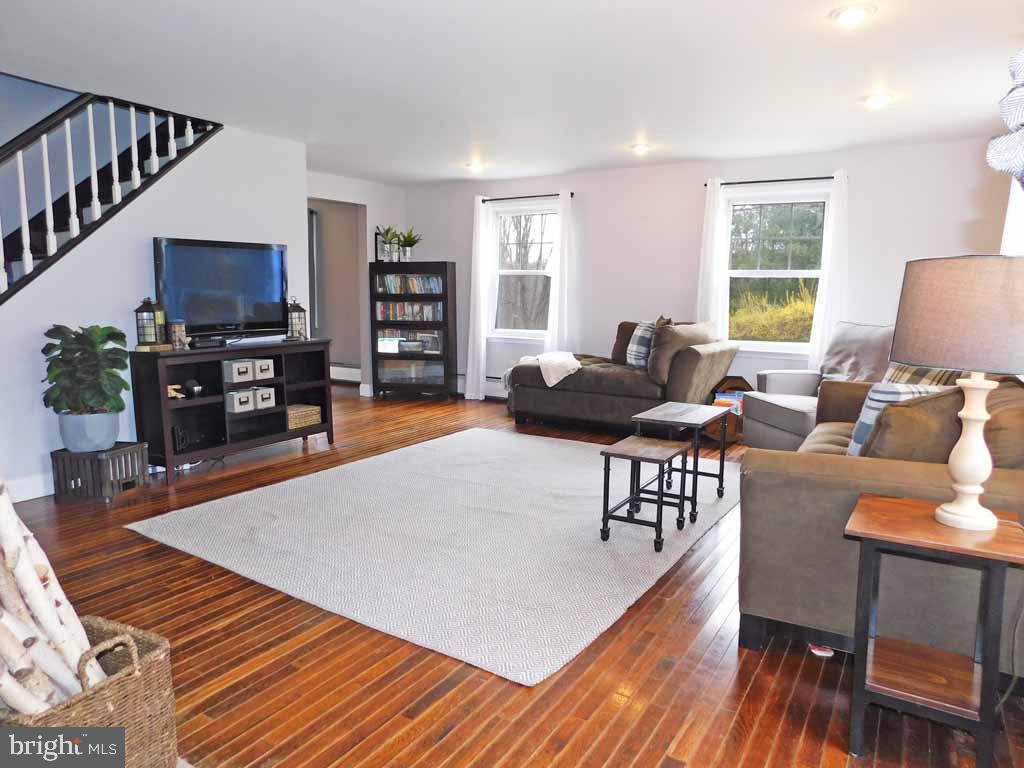 159 Crest Road Newtown, PA 18940 - Photo 7 of 36