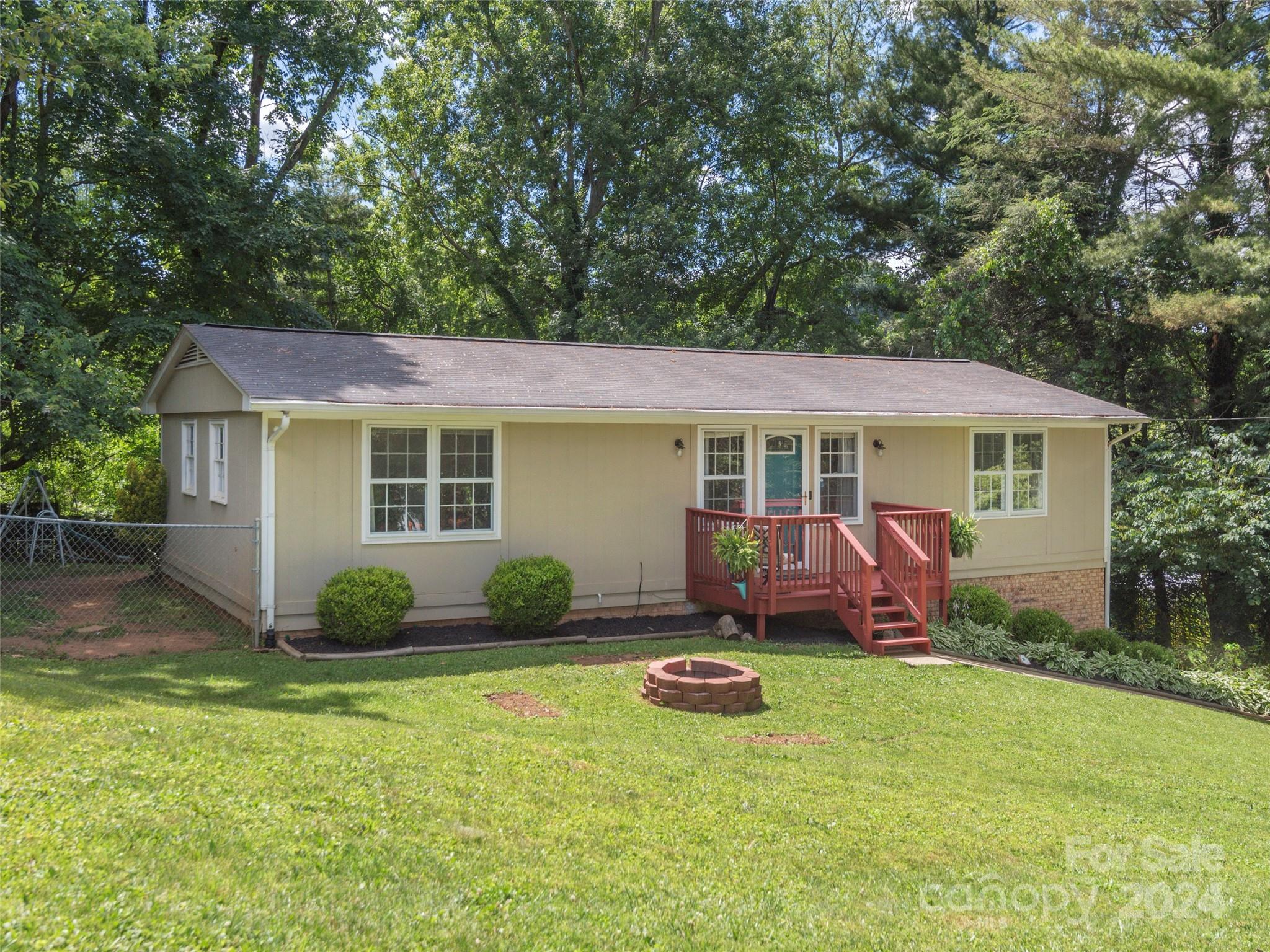 124 Chambers View Drive Clyde, NC 28721 - Photo 1 of 24 Gallery Image 1