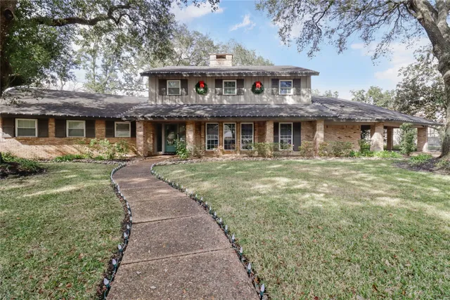 $697,500 | 3 Pine Place, Angleton, TX 77515