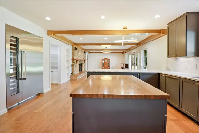 a view of livingroom with kitchen
