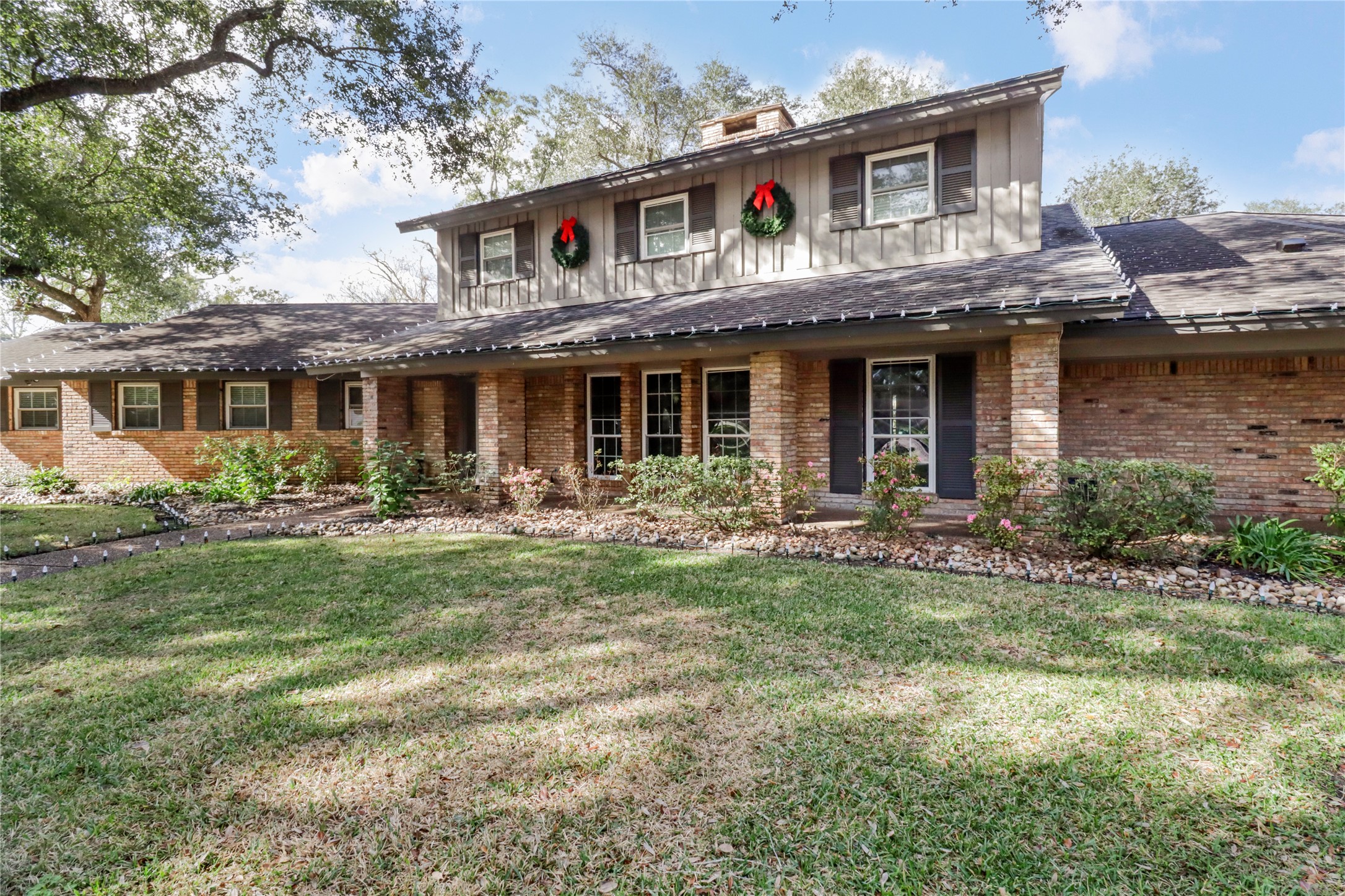 3 Pine Place Angleton, TX 77515 - Photo 4 of 50