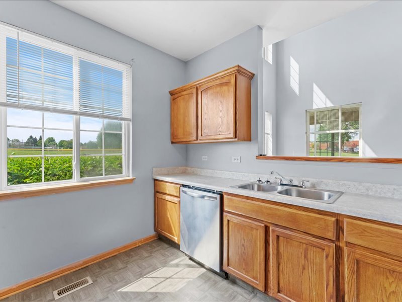 132 Azalea Circle Romeoville, IL 60446 - Photo 5 of 21 Gallery Image 5