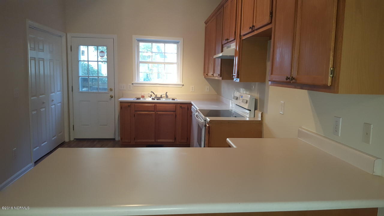 255 Beasley Road, Unit A Wilmington, NC 28409 - Photo 8 of 16 Kitchen