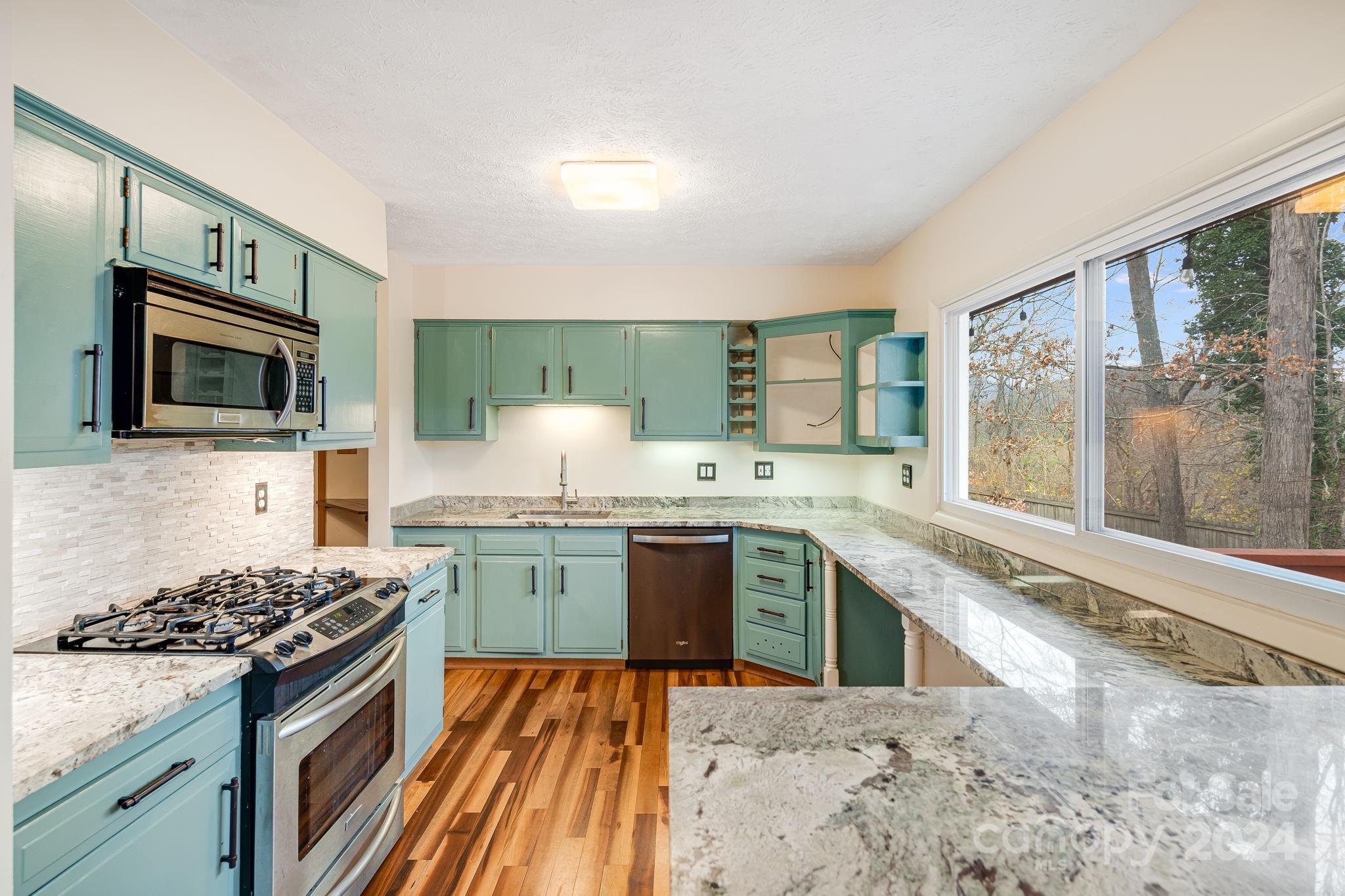 92 Botany Drive Asheville, NC 28805 - Photo 2 of 32