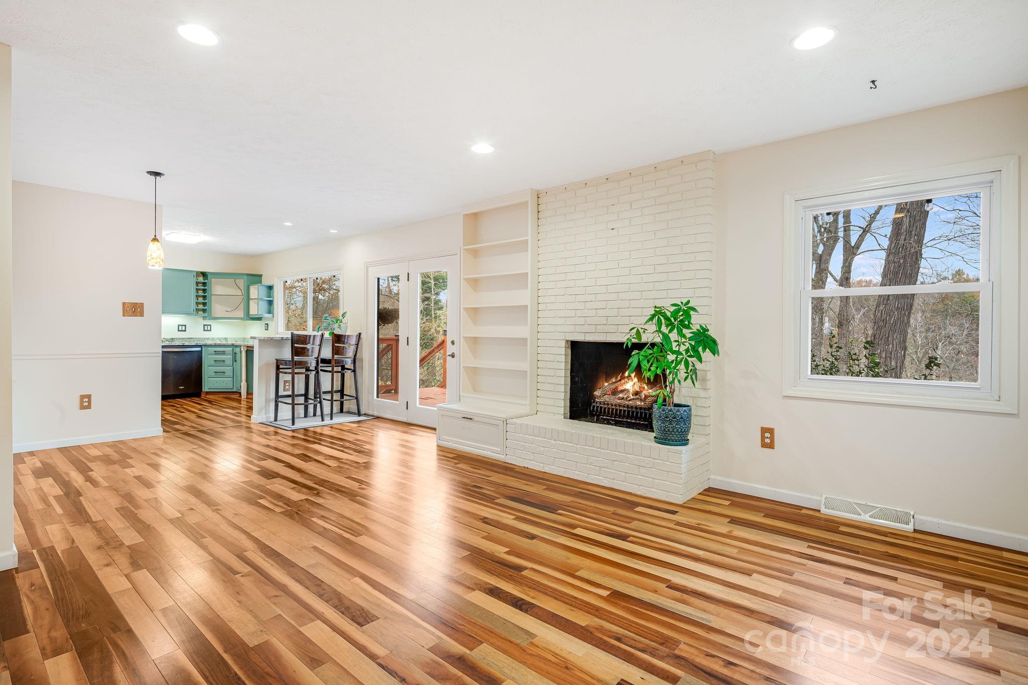 92 Botany Drive Asheville, NC 28805 - Photo 7 of 32