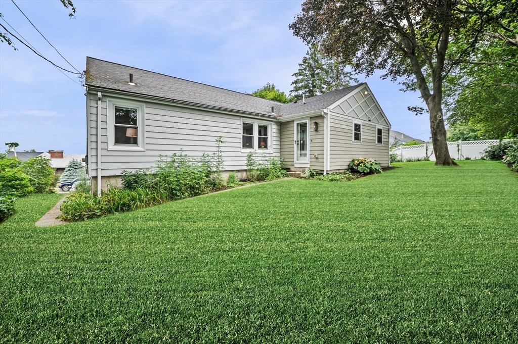 4 Batchelder Road Marblehead, MA 01945 - Photo 4 of 33