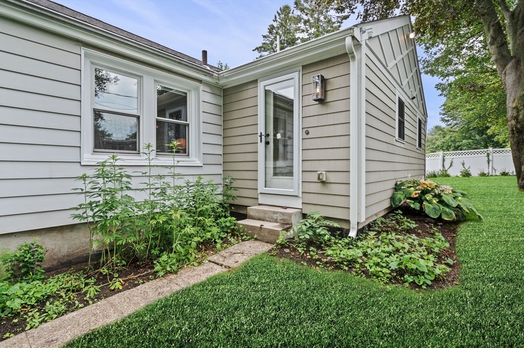 4 Batchelder Road Marblehead, MA 01945 - Photo 5 of 33