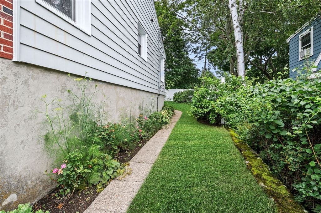 4 Batchelder Road Marblehead, MA 01945 - Photo 8 of 33