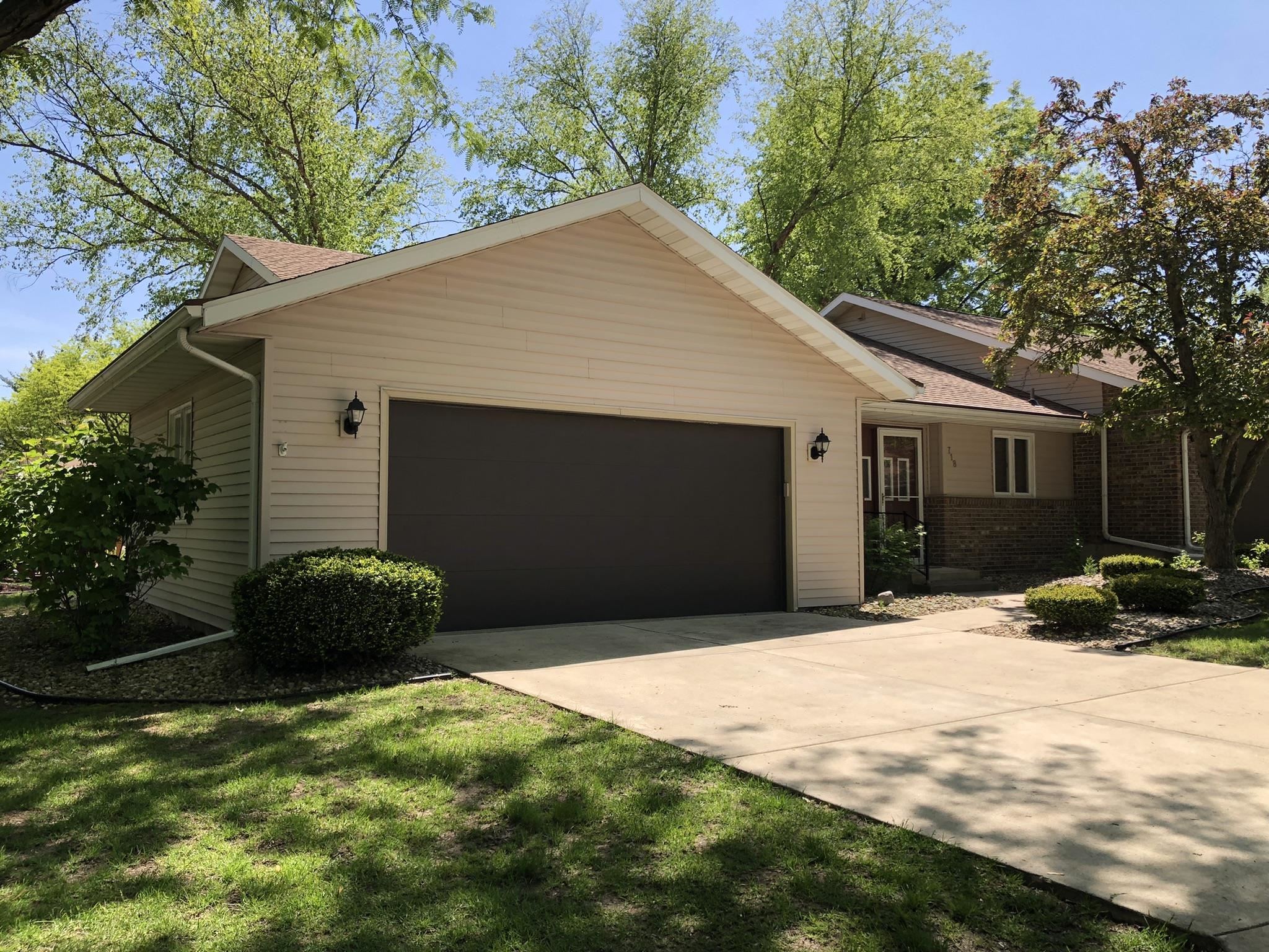 718 Quail Ridge Drive Freeport, IL 61032 - Photo 3 of 39 Gallery Image 3