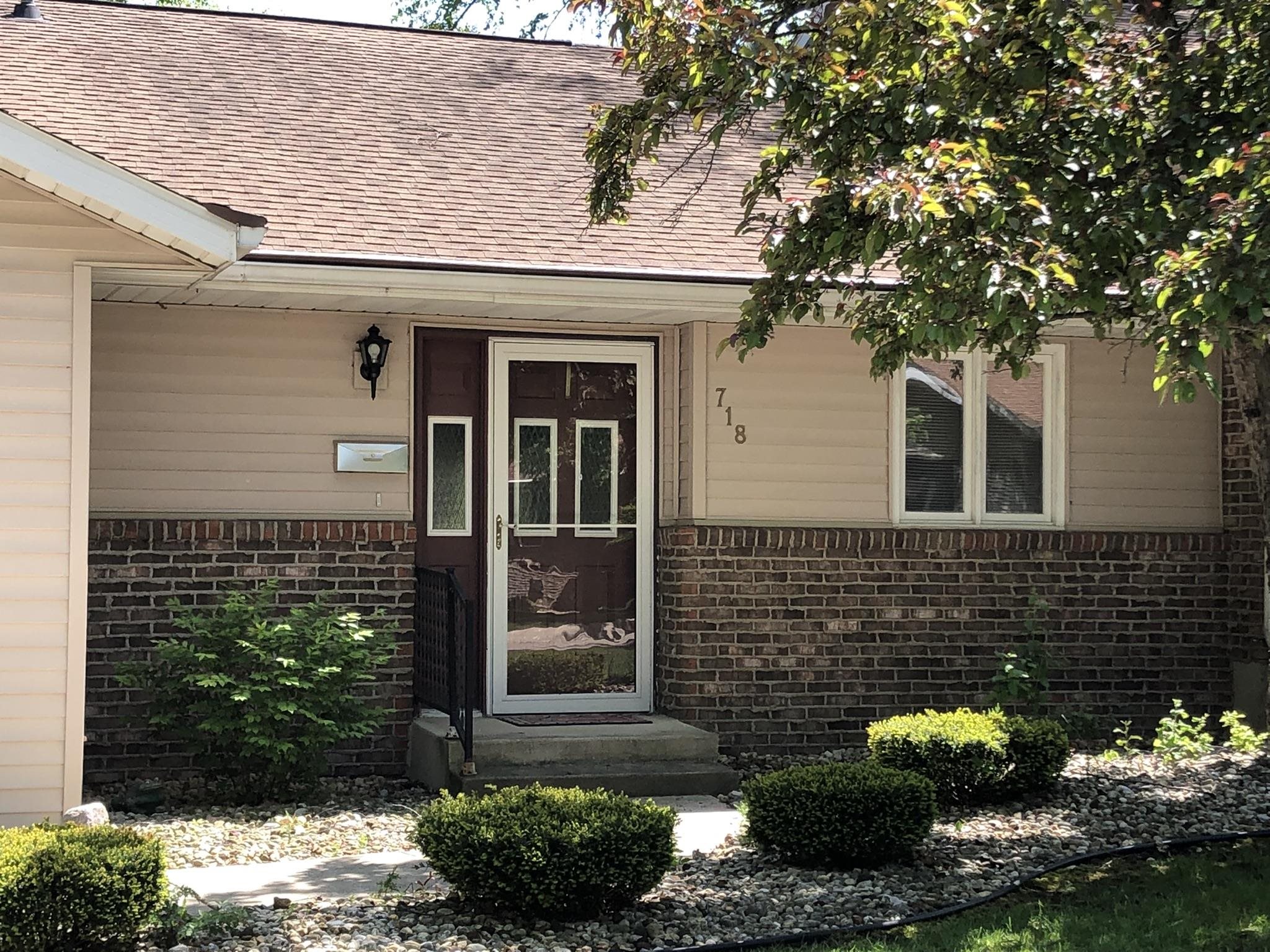 718 Quail Ridge Drive Freeport, IL 61032 - Photo 4 of 39 Gallery Image 4