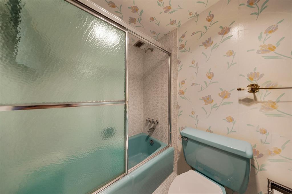 3000 North Palm Aire Drive, Unit 302 Pompano Beach, FL 33069 - Photo 17 of 23 a bathroom with a shower and a toilet