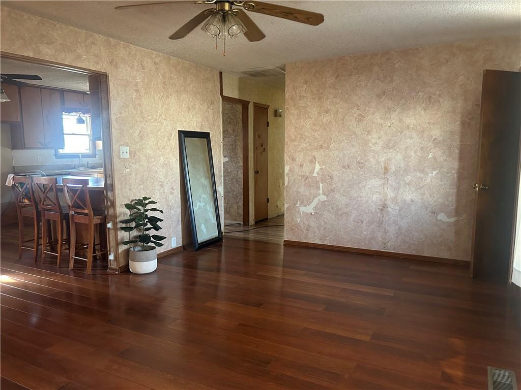 107 West 7th Street Caney, KS 67333 - Photo 2 of 14