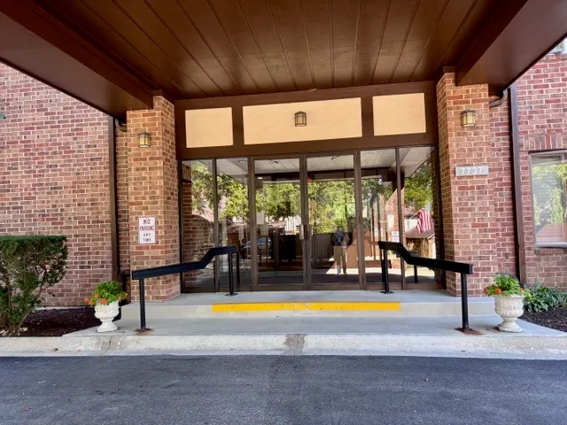 $235,000 | 7737 Golf Drive, Unit 101, Palos Heights, IL 60463