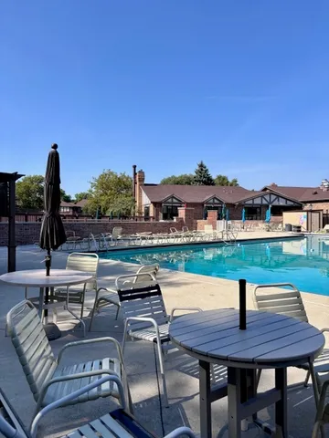 $235,000 | 7737 Golf Drive, Unit 101, Palos Heights, IL 60463