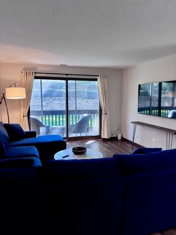 $235,000 | 7737 Golf Drive, Unit 101, Palos Heights, IL 60463