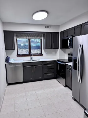 $235,000 | 7737 Golf Drive, Unit 101, Palos Heights, IL 60463