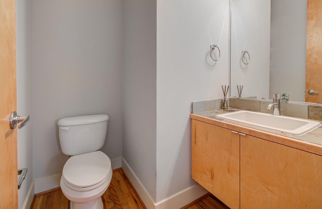 318 McAlpine Street Houston, TX 77003 - Photo 7 of 25 1st floor full bath