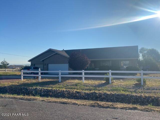 1005 West W Road Chino Valley, AZ 86323 - Photo 1 of 19 3 car Garage