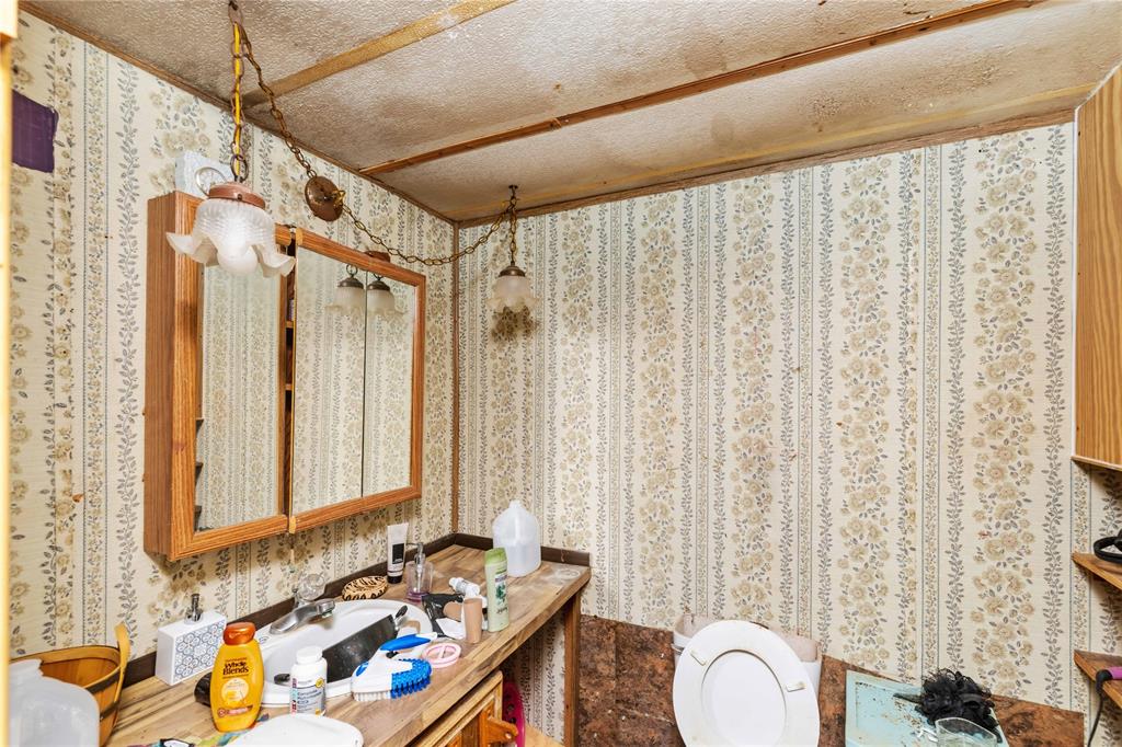 402 East Sherman Mullin, TX 76864 - Photo 9 of 29