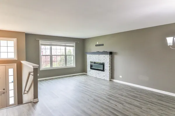 $2,700 | 1125 Alta Vista Drive, Pingree Grove, IL 60140