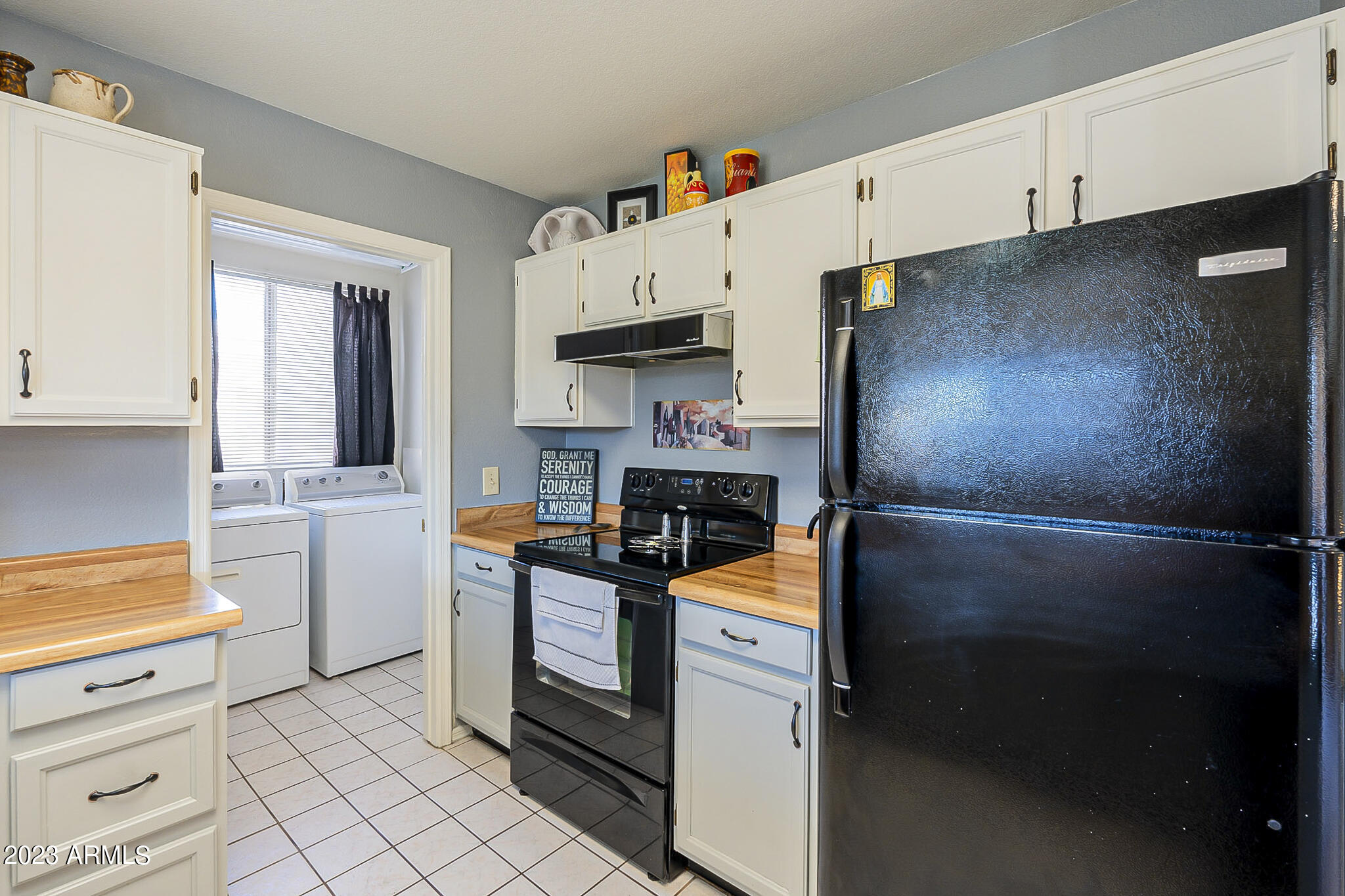 1207 East Utopia Road Phoenix, AZ 85024 - Photo 15 of 30 Kitchen