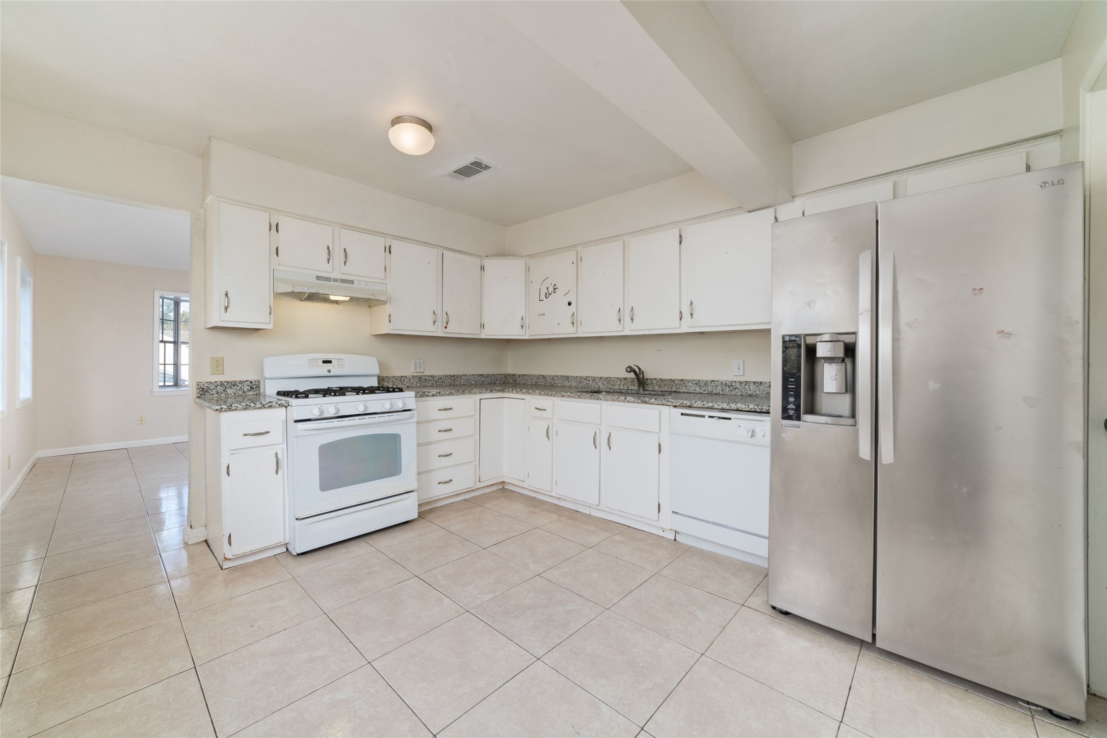 8446 Norvic Street Houston, TX 77029 - Photo 10 of 25