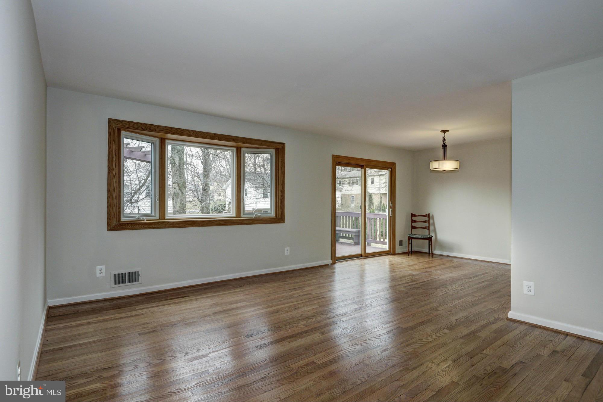 1319 Gresham Road Silver Spring, MD 20904 - Photo 3 of 28 Living Room