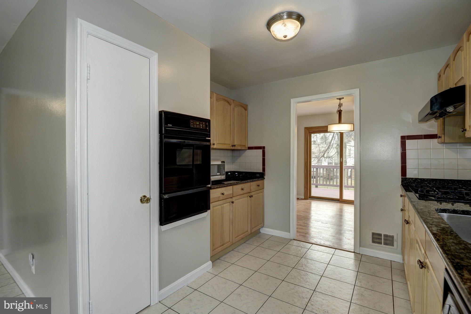 1319 Gresham Road Silver Spring, MD 20904 - Photo 10 of 28 Kitchen