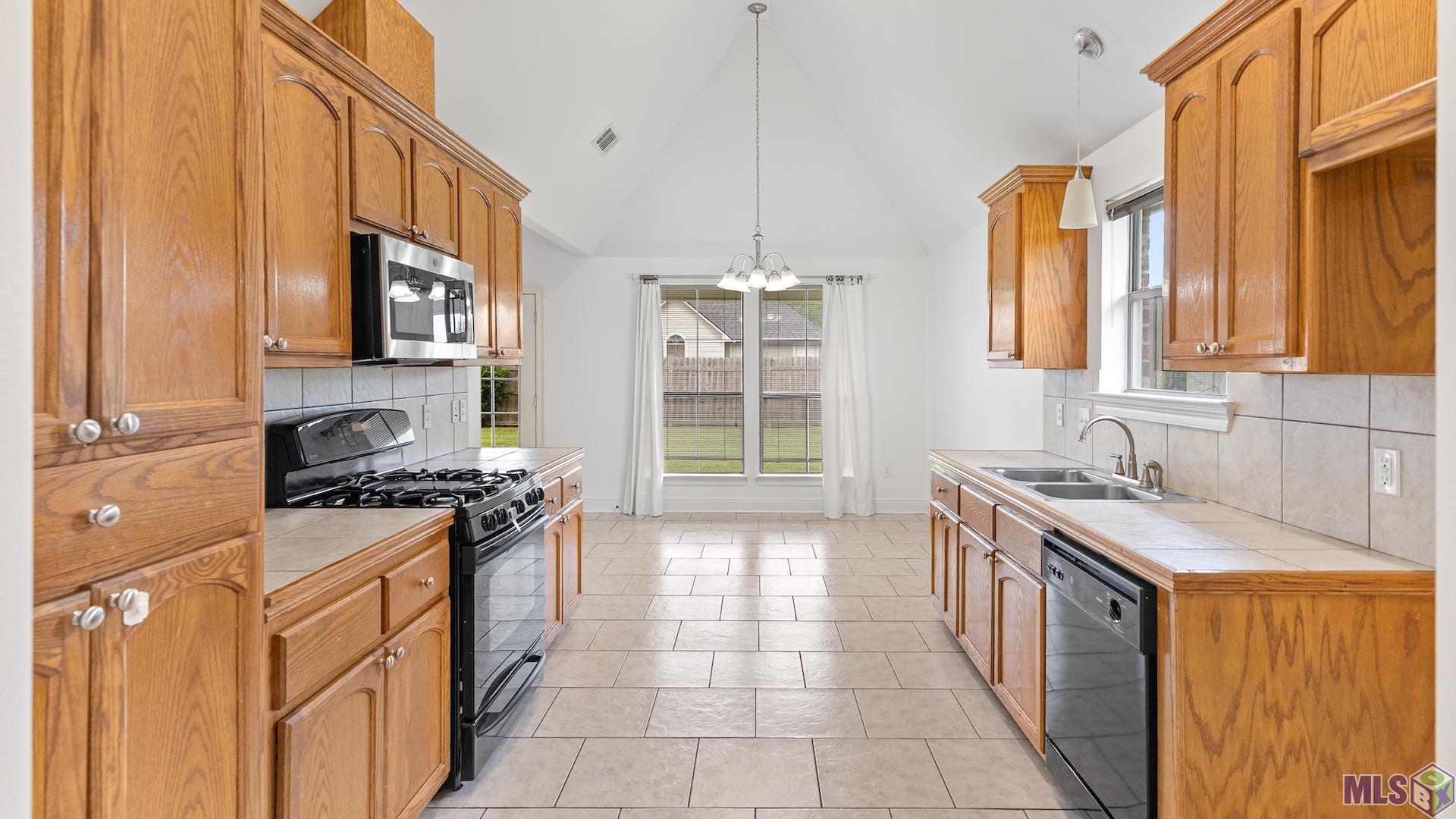 12237 Spring Valley Drive Geismar, LA 70734 - Photo 5 of 24