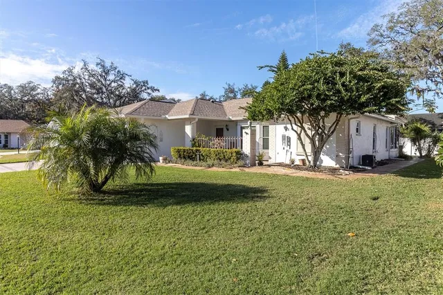 a view of an house with a yard