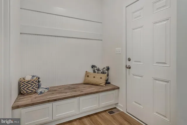 a view of utility room