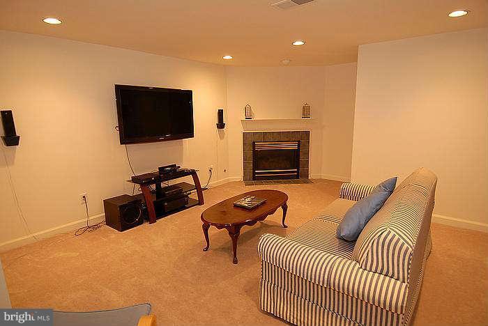 3626 Ransom Place Alexandria, VA 22306 - Photo 8 of 13 Family Room