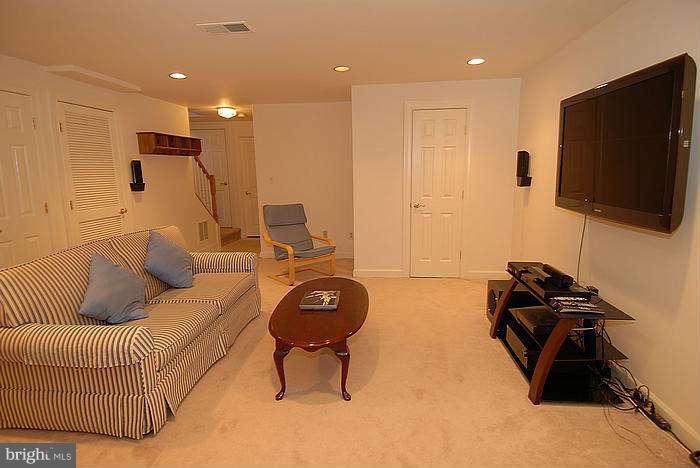 3626 Ransom Place Alexandria, VA 22306 - Photo 9 of 13 Family Room
