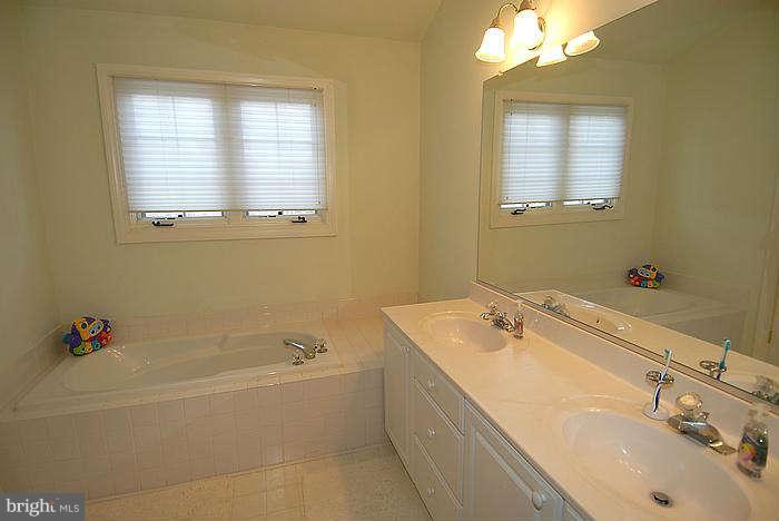 3626 Ransom Place Alexandria, VA 22306 - Photo 10 of 13 Bath (Master)
