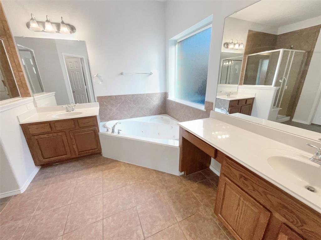 754 Ruby Court Burleson, TX 76028 - Photo 12 of 23