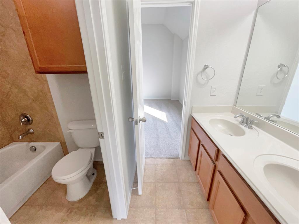 754 Ruby Court Burleson, TX 76028 - Photo 15 of 23