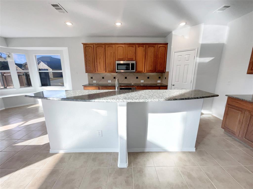 754 Ruby Court Burleson, TX 76028 - Photo 10 of 23