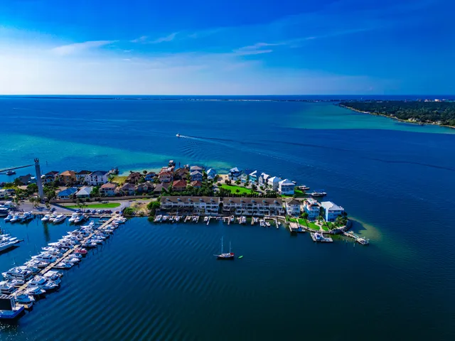 $3,500 | 202 Snug Harbour Drive, Unit 202, Shalimar, FL 32579