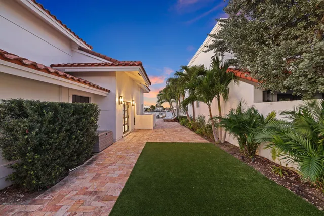 $2,490,000 | 483 Pelican Way, Delray Beach, FL 33483