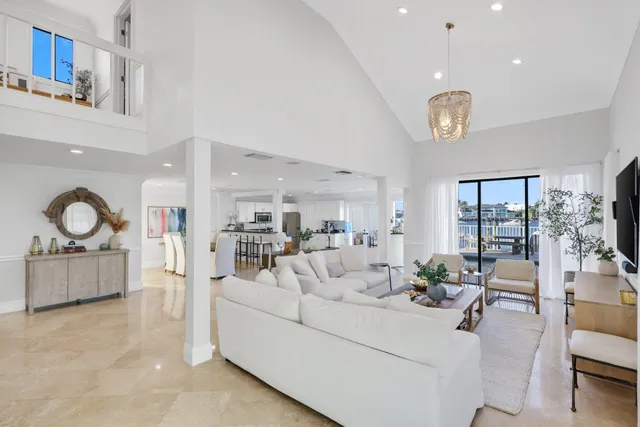 $2,490,000 | 483 Pelican Way, Delray Beach, FL 33483